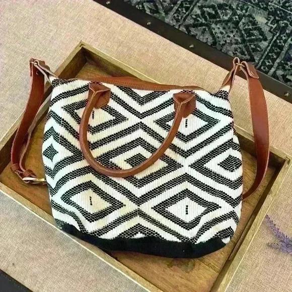 Tribe alive - Picture 1 of 7